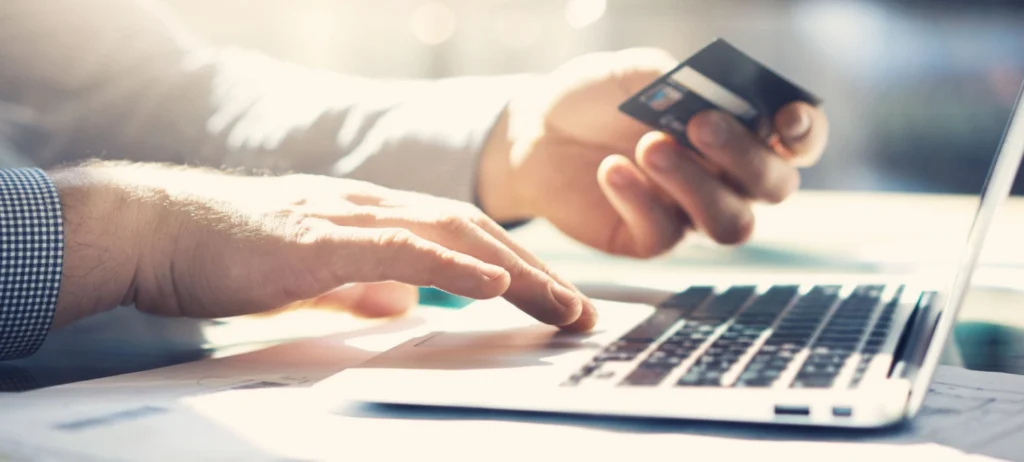 A evolução do relacionamento de consumidores com as instituições bancárias no Brasil