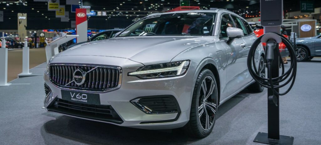 A parceria entre Volvo Car Brasil e Arcos Dorados em prol de carros elétricos