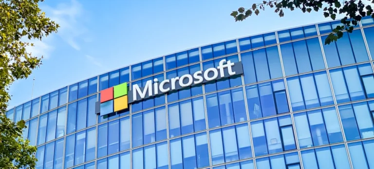 Microsoft impulsiona lucros com Inteligência Artificial