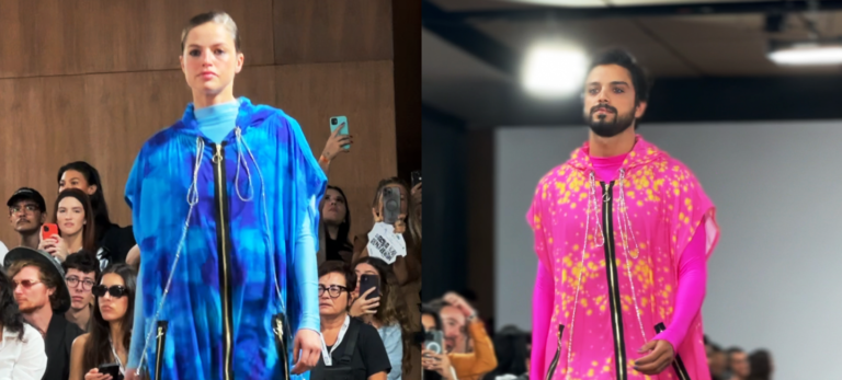Foto mostra dois modelos desfilando na SPFW, cada um utilizando um modelo diferente da coleção de Tom Martins. A modelo da direta utiliza uma roupa azul, e o da esquerda, uma roupa rosa.