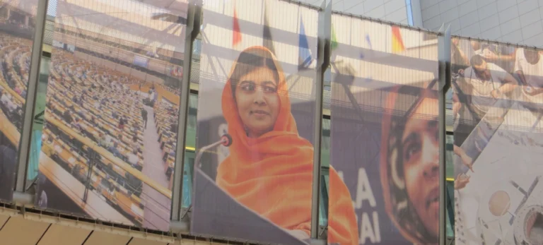 Luta com livros e canetas o legado inspirador de Malala Yousafzai