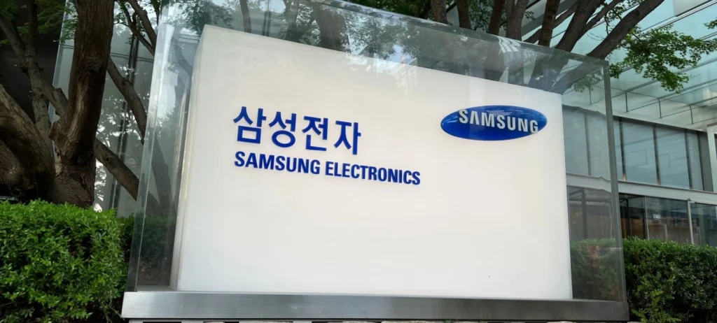 Fachada do prédio da Samsung, com a logo tipo da empresa, na Coreia do Sul.