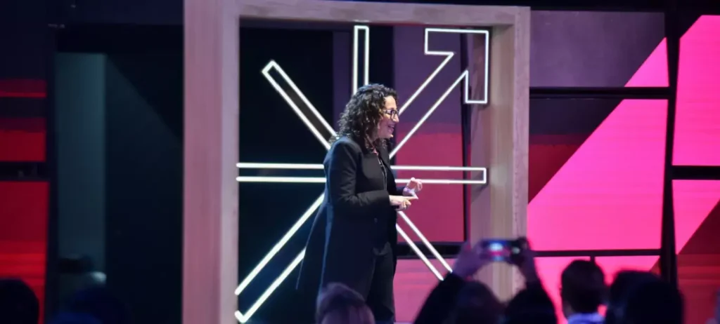 Amy Webb, fundadora do Future Today Institute, no palco principal da Febraban Tech 2024.
