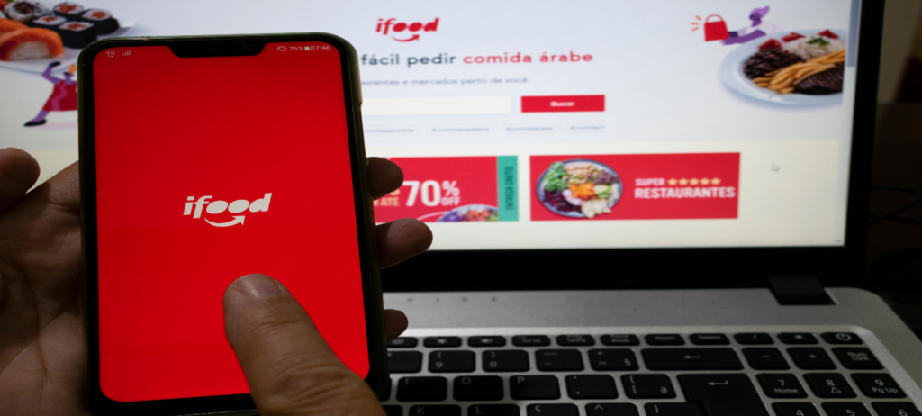 Promover espaços onde os consumidores se sintam à vontade para compartilhar suas experiências ajuda a iFood a antecipar tendências.