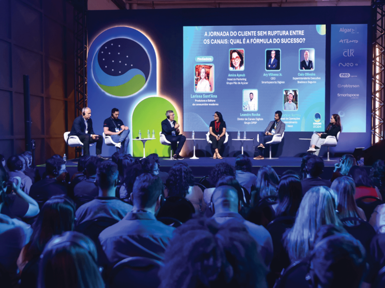 Caio Oliveira, superintendente-executivo da Bradesco Seguros; Leandro Rocha, diretor de Canais Digitais do Grupo DPSP; Ary Vilhena Jr., CEO da Smartspace by Digivox; Amira Ayoub, head de Marketing do Grupo Pão de Açúcar; Gustavo Santos, head de Operações de Atendimento do Neon; e Larissa Sant’Ana, editora-chefe da Consumidor Moderno
