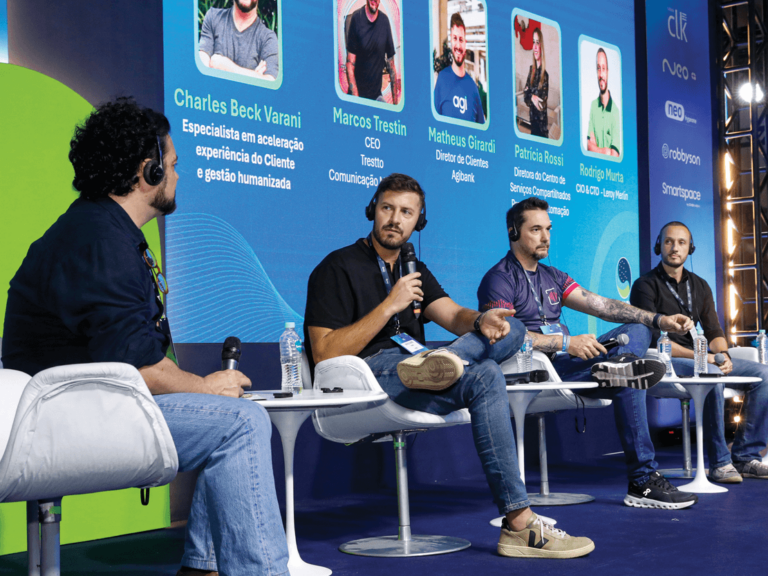 Charles Beck Varani, especialista em aceleração da Experiência do Cliente; Matheus Girardi, diretor de Clientes do Agibank; Marcos Trestin, CEO da Trestto; Rodrigo Murta, CIO & CTO da Leroy Merlin; e Patrícia Rossi, diretora do Centro de Serviços Compartilhados, Processos e Automação da MAPFRE