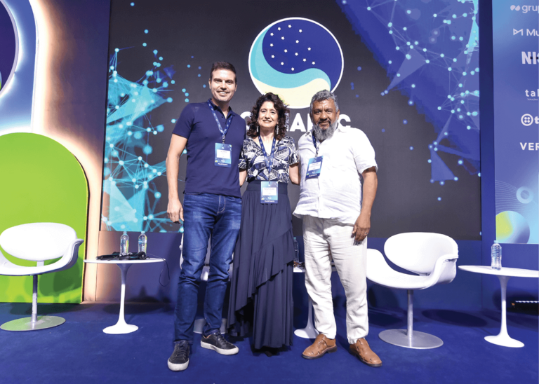 Raul Matos, fundador e CEO da Biscoitê; Marina Pechlivanis, sócia-diretora da Umbigo do Mundo; e Hermes de Sousa, diretor e cofundador do Instituto Cacimba de Responsabilidade Social