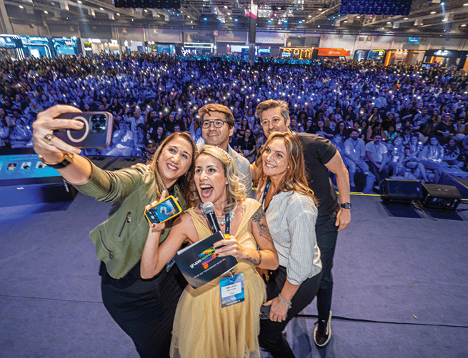 Graciela Kumruian, CEO da Netshoes; Tulio Landin, co-CEO da Dengo Chocolates; Camila Santos, CEO da CamiX Customer; Carla Melhado, CEO da Mutant; e Fernando Boscolo, CEO da Privalia