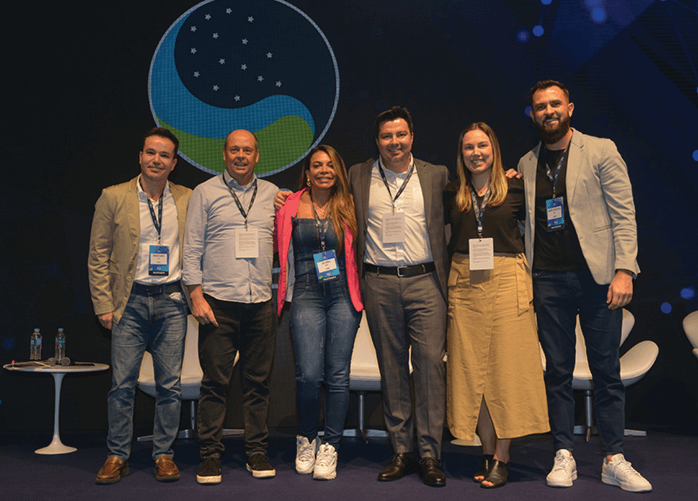Francisco Saraiva, professor e coordenador dos Cursos de IA da FGV; Julio Plum, diretor de Experiência do Cliente da Alelo; Lídia Gordijo, Chief Experience Officer da Buser; Daniel Freire, co-CEO da AISphere; Ana Karla Agner, head of Customer Experience da Whirlpool; e Leonardo Azevedo, head de Canais da Enel
