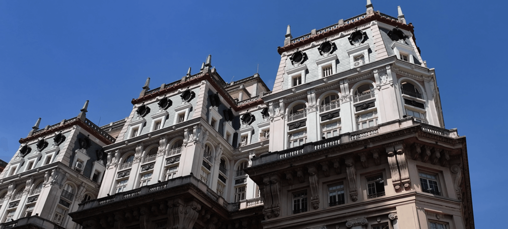 Espaços culturais em prédios históricos conectam gerações em São Paulo