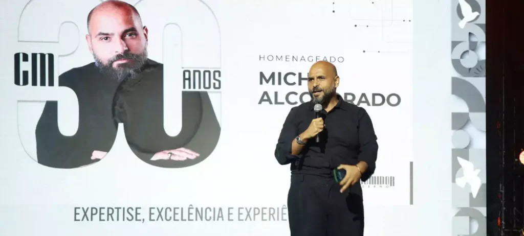 Michel Alcoforado, diretor do Grupo Consumoteca, recebe homenagem nos aniversário de 30 anos da Consumidor Moderno.