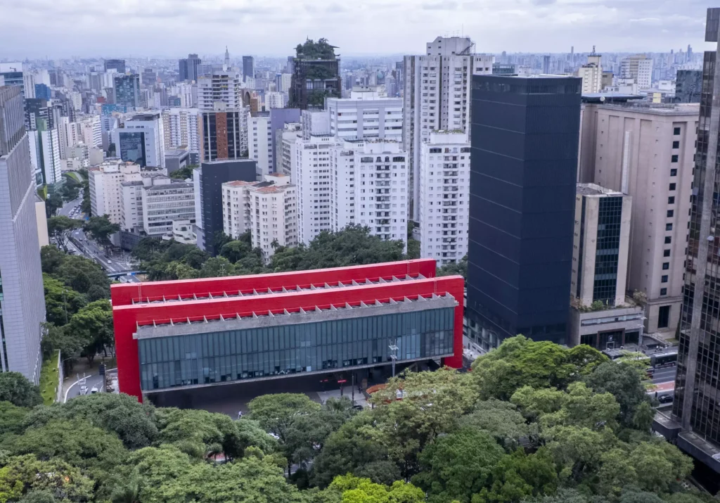 Edifícios Lina Bo Bardi e Pietro Maria Bardi, lado a lado.