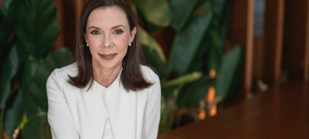 Cíntia Barcelos, CTO do Bradesco, lidera a modernização da arquitetura do banco, impulsiona a adoção de IA e acelera a jornada para a nuvem.