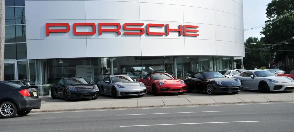 Porsche lidera marcas de luxo, enquanto Chanel acelera crescimento global