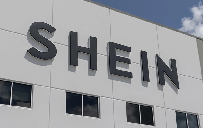 Shein abrirá primeiras lojas físicas na França, mas parceria gera críticas