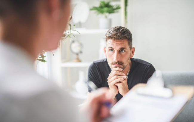 Estudo da Ipsos revela que saúde mental, câncer e estresse estão entre as principais preocupações de saúde do Brasil.
