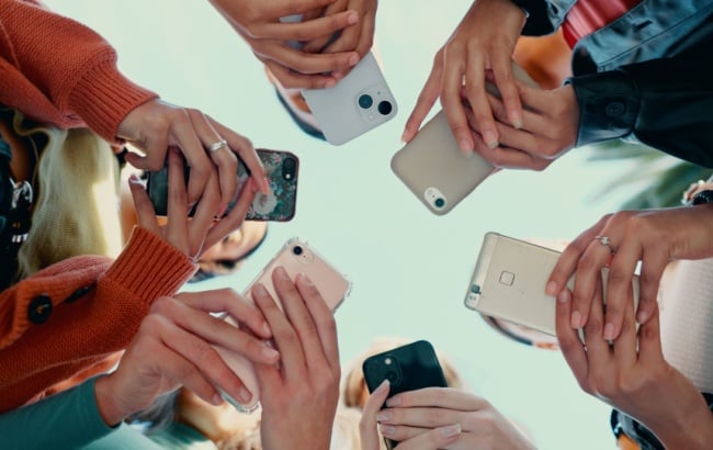 Estar ciente do poder da tecnologia é essencial. O consumidor moderno tem o poder de escolher, mas também a responsabilidade de se informar.