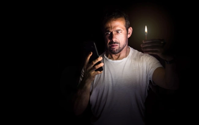 A previsão de chuvas fortes para a Grande São Paulo hoje acende um alerta: o medo de ficar sem energia elétrica é real e preocupante.