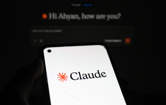 Nova atualização do Claude, da Anthropic, permite usar ferramentas como Slack, Asana, Figma e Canva sem sair da conversa.