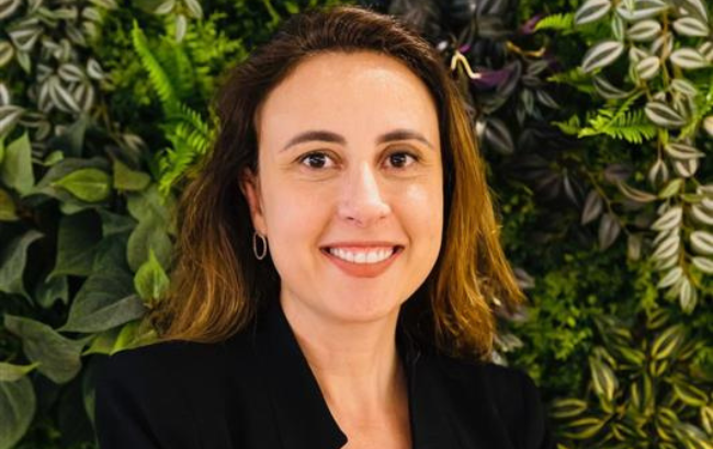 No CM Entrevista, Ingrid Abdo analisa como a Inteligência Artificial está transformando a experiência de consumo e redefinindo o equilíbrio entre personalização e vínculo humano. A especialista defende que, longe de substituir relações, a IA pode fortalecer comunidades e confiança quando usada com transparência e propósito.