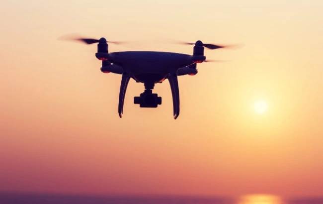 Com foco em rotas urbanas e certificações regulatórias, a Speedbird Aero capta US$ 5,8 milhões com iFood e Embraer e promete revolucionar entregas por drones no Brasil.