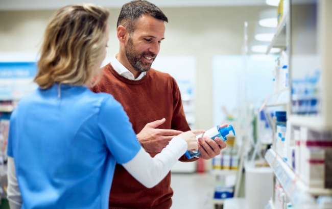 Nova lei autoriza farmácias em supermercados e transforma o acesso a medicamentos no Brasil. Entenda impactos para consumidores.