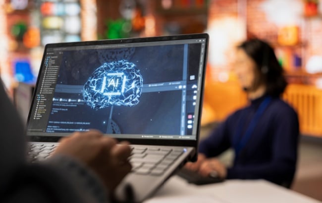 De CX a Agentic Experience, a disputa não é mais por cliques, mas por dados legíveis, canais orquestrados e promotores que a IA reconhece como confiáveis