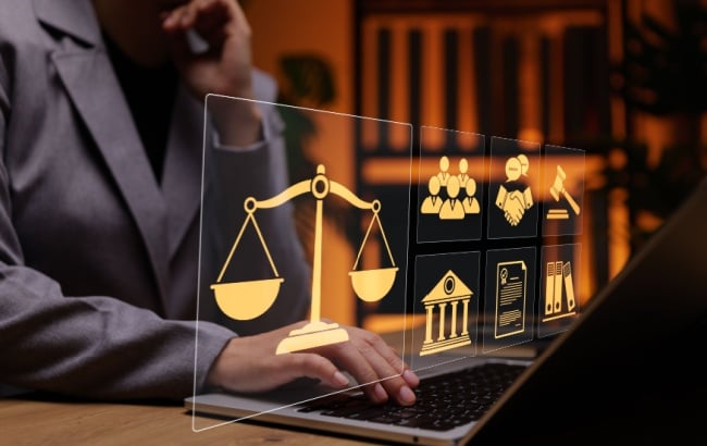 Uso disseminado da IA por profissionais do Direito eleva produtividade e qualidade, mas expõe falta de diretrizes e investimento das organizações.