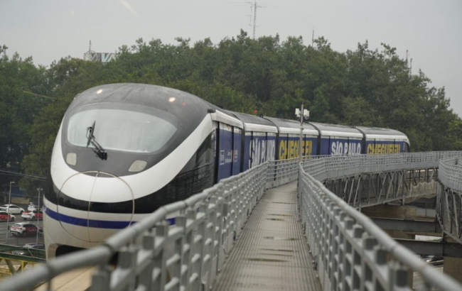 Após 12 anos de atraso, a Linha 17-Ouro entra em operação em SP com tecnologia da BYD e promessa de mais integração e previsibilidade.