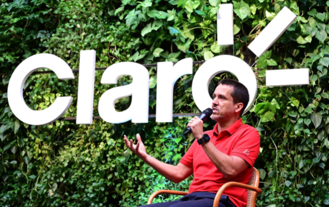 Claro firma parceria com Google e Apple para oferecer serviços de armazenamento em nuvem, ampliando oferta de serviços integrados e reduzindo dependência em conectividade.