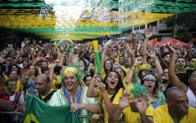 Entre previsões de desaceleração e um calendário repleto de pausas, como a Copa do Mundo e eleições, o mercado mostra que o ritmo dos negócios já não segue os feriados.
