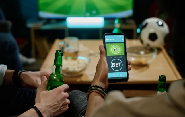 Mesmo com regras mais claras para operadores, ausência de normas para influenciadores e afiliados expõe lacunas e reforça a necessidade de contratos, controle e boas práticas no setor.