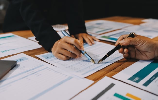 Reforma tributária, Direito Ambiental e Inteligência Artificial estão mudando o ambiente regulatório das empresas. Especialistas explicam os impactos no consumo.