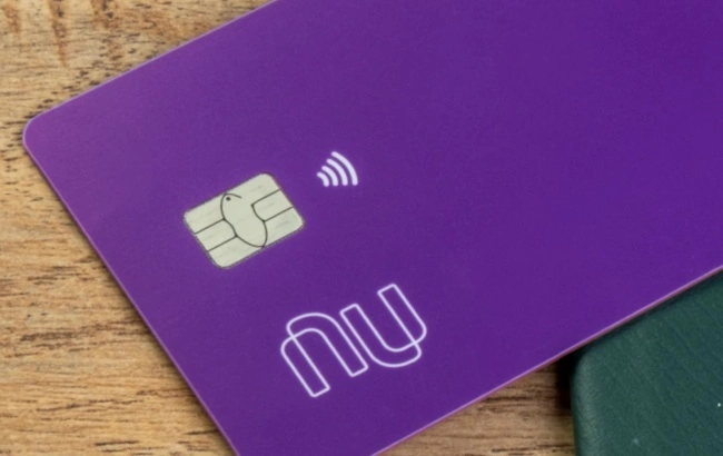 Nubank mira licença bancária e amplia investimentos bilionários num dos setores mais competitivos do mercado.