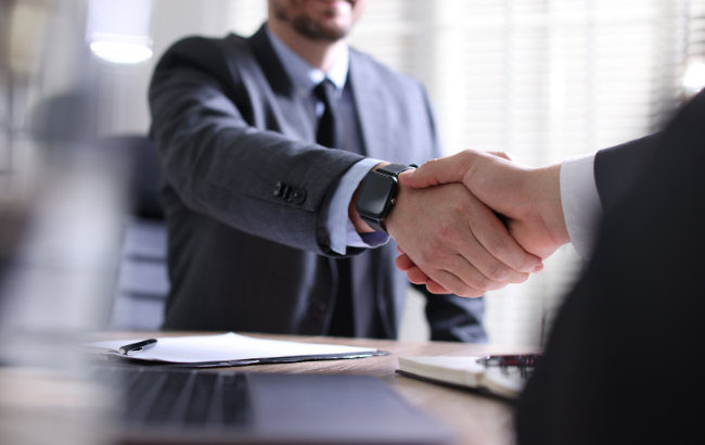 BMW Group anuncia novo CEO no Brasil, Outback Steakhouse tem novo diretor de Marketing e Porto tem novo CDAO.