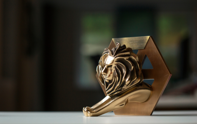 A creator economy perdeu espaço no Cannes Lions 2026, ou simplesmente cresceu demais para caber num único painel.