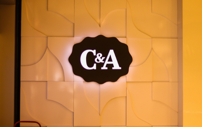Live commerce no TikTok soma-se a outras iniciativas da C&A para formar um ecossistema híbrido de experiência contínua.