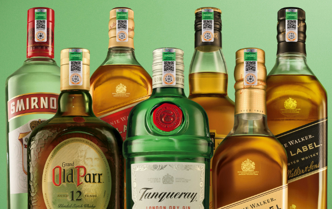 Diante de um mercado ilegal que movimenta bilhões no Brasil, tecnologia antifraude que permite verificação de procedência de garrafas da Diageo passa a integrar a jornada de consumo de bebidas destiladas.