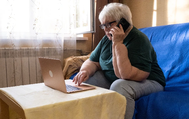 Em uma sociedade cada vez mais digitalizada, garantir diferentes canais de atendimento é essencial para preservar a autonomia dos consumidores idosos.