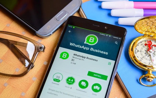 WhatsApp muda identificação de usuários e cobrança por mensagens. Entenda os impactos das novas regras na operação e na experiência do cliente.