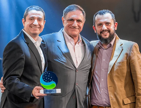 É uma honra receber esse Prêmio. Fazemos um trabalho gigantesco na Cielo na área de experiência do cliente, principalmente nas frentes digitais. Além disso, temos uma preocupação genuína com toda a jornada dos nossos clientes, e esse reconhecimento é fruto de um time muito dedicado por trás disso | Fernando Viana Barbosa, gerente de Atendimento da Cielo