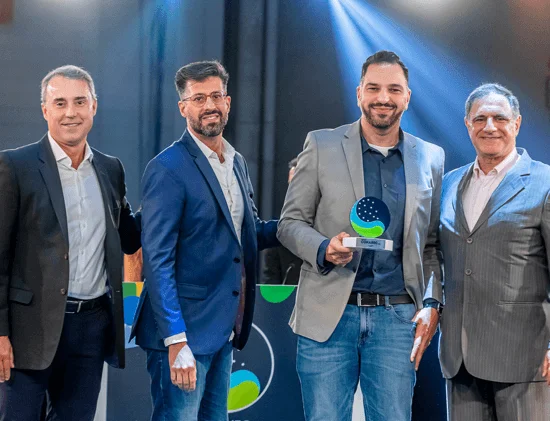 De dois anos para cá, começamos a fazer um trabalho muito intenso no sentido de realmente ter o cliente no centro da estratégia. Então, o banco se remodelou. Tudo o que fazemos tem como objetivo final o cliente. Estar nessa premiação hoje é um reconhecimento muito bacana do trabalho de um batalhão de pessoas que está o tempo todo pensando em como facilitar a vida dos clientes. É nossa razão de ser | Tamer Hussein El Kutby, superintendente de Inteligência de Atendimento do Itaú