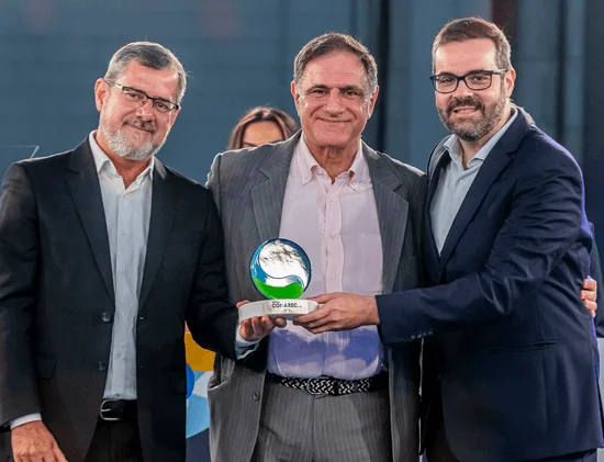 A transformação digital e a inovação nas operações são objetivos fundamentais da Neoenergia para contribuir com o desenvolvimento do setor elétrico e prestar um serviço cada vez melhor aos clientes. A excelência no atendimento aos clientes é uma prioridade da empresa, que trabalha continuamente para oferecer a melhor experiência, independentemente do canal que o consumidor escolha | Marcelo Fernandez, diretor de Serviços ao Cliente da Neoenergia