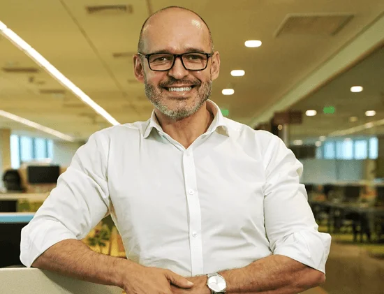 SALESFORCE ➥ CONSTRUÇÃO DA JORNADA DO CLIENTE / JORNADA DO CLIENTE ➥ CRM / INTEGRADOR DE CRM | Desde sua fundação em 1999, a Salesforce é referência em software de gestão de relacionamento com cliente (CRM) e auxilia negócios de todos os tamanhos e das mais diversas indústrias a se conectar de forma relevante com consumidores. “Isso tudo, somado aos nossos esforços constantes para aprimorar e desenvolver nossas soluções, com três atualizações ao ano é o que nos diferencia no mercado há mais de duas décadas”, destaca Fabio Costa, general manager da Salesforce.
