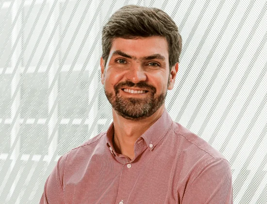 BRADESCO SAÚDE ➥ PLANOS DE SAÚDE | “O bom relacionamento passa por atender bem clientes e parceiros, onde quer que estejam.”, diz Fabio Dragone, diretor de Inovação, CRM e Digital do Grupo Bradesco Seguros. “É fundamental investir em transformação digital, sem perder a essência humanizada”. Por isso, a empresa investe constantemente em capacitação dos funcionários e em tecnologias.