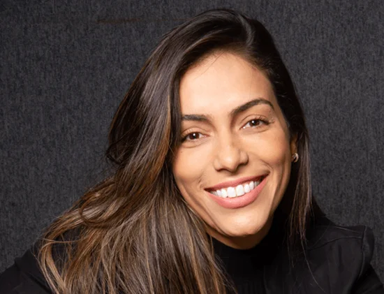 MRV ENGENHARIA ➥ CONSTRUTORAS E INCORPORADORAS | O consumidor é o principal direcionador de crescimento e transformação da MRV, como conta a gestora-executiva da área de Clientes da MRV, Joice Cristina Silva. Ela destaca também a importância do engajamento dos colaboradores para alcançar a excelência. “Com esse mindset, desenvolvemos programas para nos inserir na vida dos nossos clientes e para aprendermos com eles”, diz.