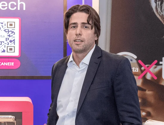 KONECTA ➥ GESTÃO MULTICANAL | Mais do que uma empresa de BPO e de sistemas, fornecedora de soluções, a Konecta atua com foco em experiência do cliente. “Isso significa que vamos além de atendimentos pontuais e isolados entre empresas e clientes, focando como o consumidor percebe sua jornada nas diversas interações com uma marca (seja qual for o canal, o meio, o momento, o serviço etc.)”, afirma Marcio Araujo, CEO da Konecta.