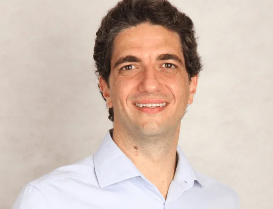 LATAM ➥ COMPANHIA AÉREA | “Reinvenção” foi a expressão que orientou a LATAM nos últimos anos. “Diante das inúmeras incertezas que enfrentamos nesse período, tivemos de nos reinventar”, diz Rafael Walker, diretor de Customer Care do Grupo LATAM Airlines. A empresa teve de refletir sobre o que estava oferecendo e o que poderia fazer para se adaptar e garantir a preferência dos clientes.