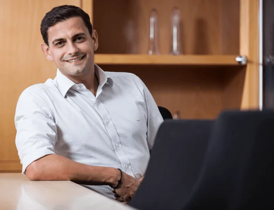 NICE ➥ SISTEMA DE MONITORIA DE AGENTES | “O coração de cada contact center é o conjunto de funcionários, por isso, qualquer empresa que busque fidelidade à marca deve investir, primeiramente, em seu agente”, defende Thiago Siqueira, diretor de Vendas da NICE para o Cone Sul. Para isso, a NICE desenvolveu soluções de Engajamento da Força de Trabalho (WEM), que ajudam as corporações a construir uma cultura empresarial valorizada pelos funcionários. “Consequentemente, aumenta-se a eficiência e aprimoram-se as operações, oferecendo uma experiência diferenciada”, complementa.