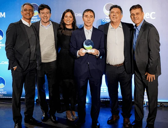 Para nós, o Grupo Padrão é uma referência em qualidade e seriedade na construção de prêmios, na metodologia e tudo o mais, então, quando a gente recebe um Prêmio do Grupo Padrão, a gente sabe que é muito sério. A Verint é uma empresa que tem realmente fixação por fazer coisas bem-feitas. Então, para nós, essa coisa de trabalhar speech analytics e trabalhar dados, de uma maneira tão avançada, é tudo o que a gente gostaria de representar para o mercado | Laila Costa de Oliveira, executiva de Marketing para América Latina da Verint
